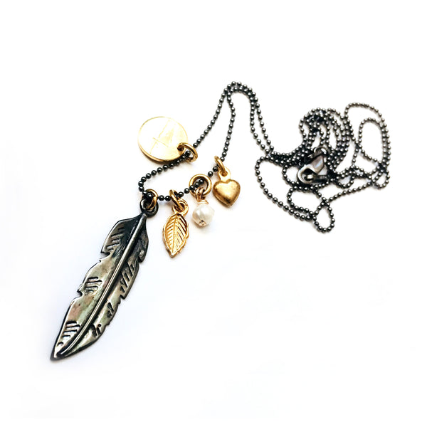Collar Pluma & Mini Charms